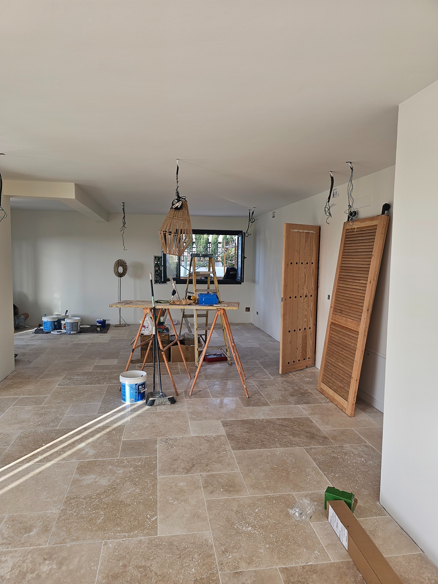 Terminación  de colocación carpintería  madera.